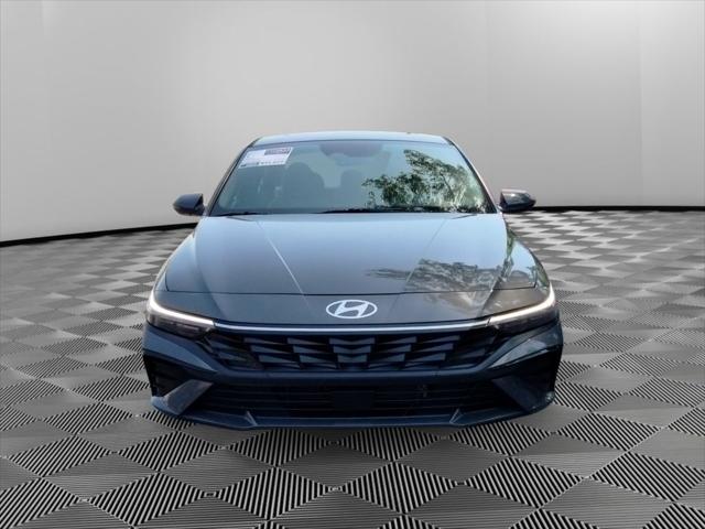2025 Hyundai Elantra Hybrid Limited photo 2