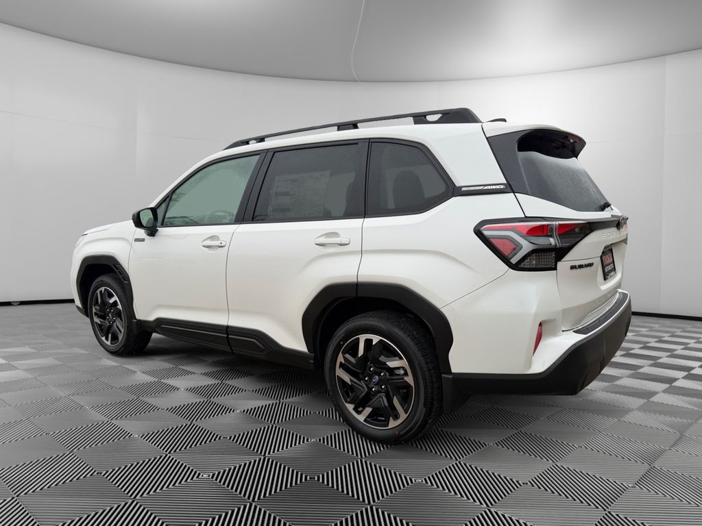 2025 Subaru Forester Premium photo 4