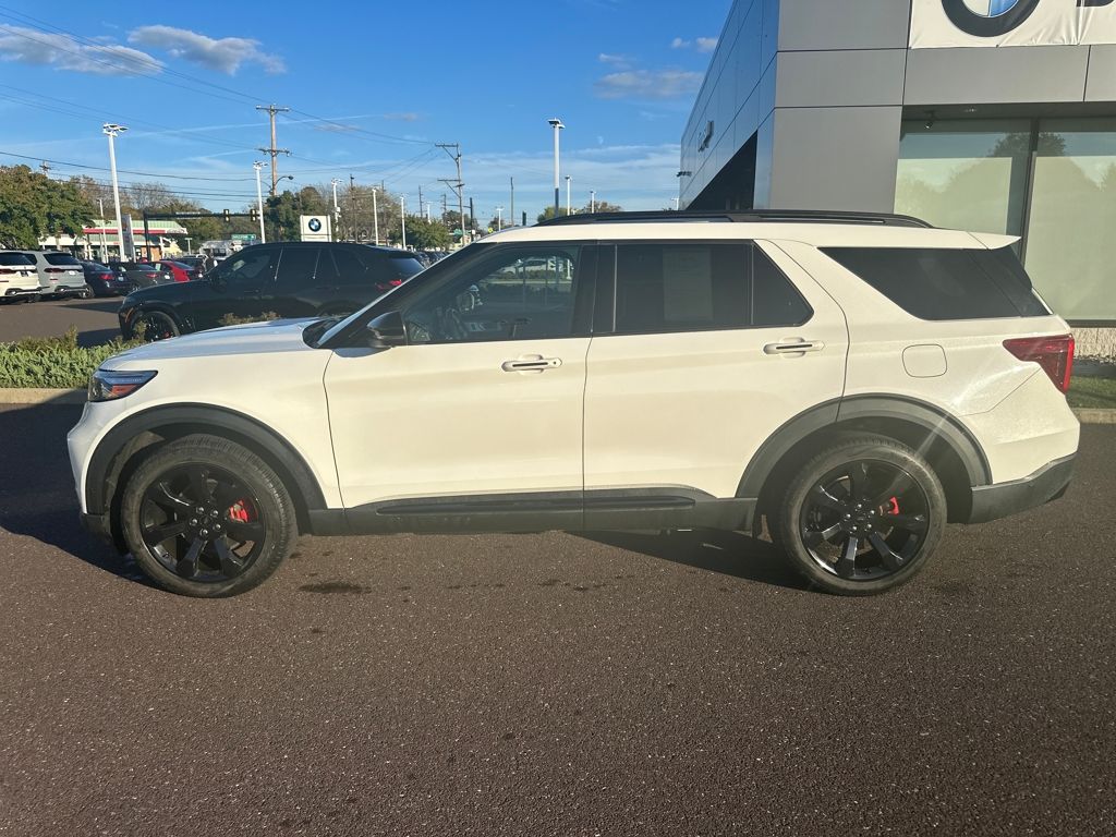 2022 Ford Explorer ST photo 2