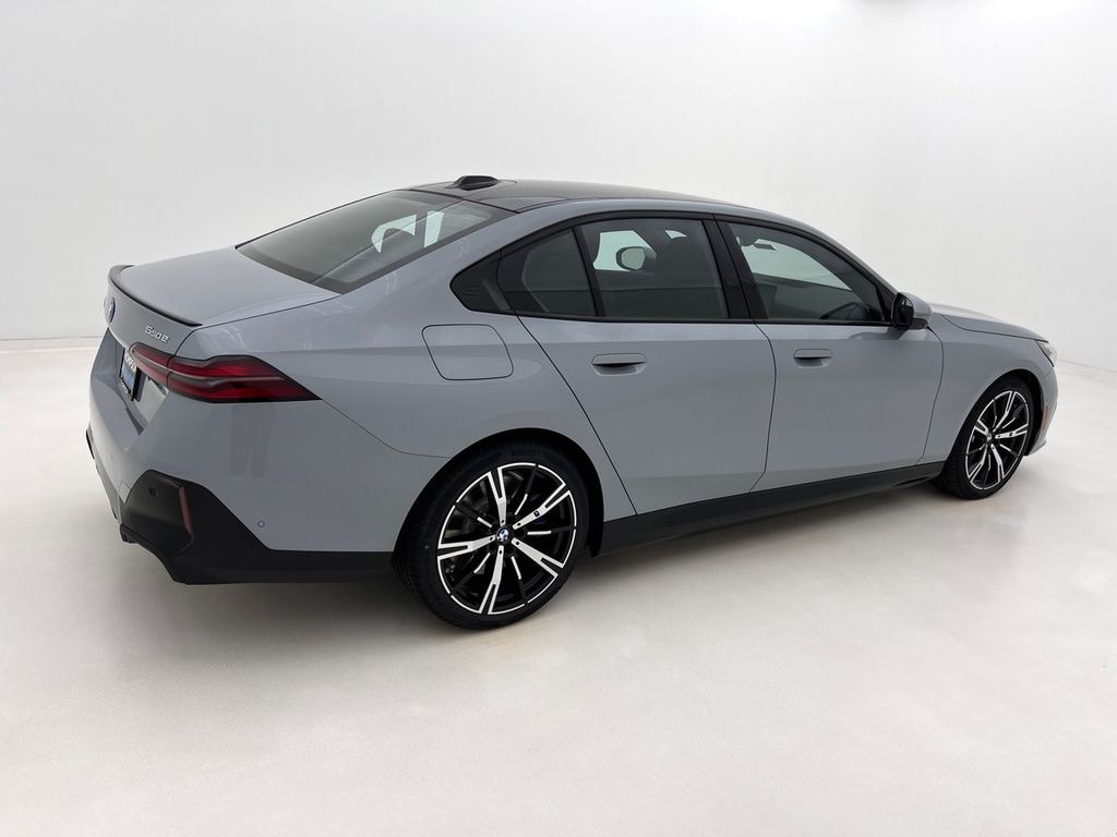 New 2027 BMW 550e xDrive Sedan