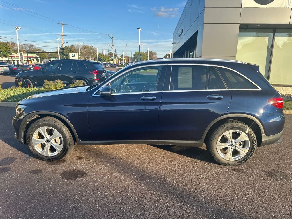 2018 Mercedes Benz GLC 300 4MATIC photo 2