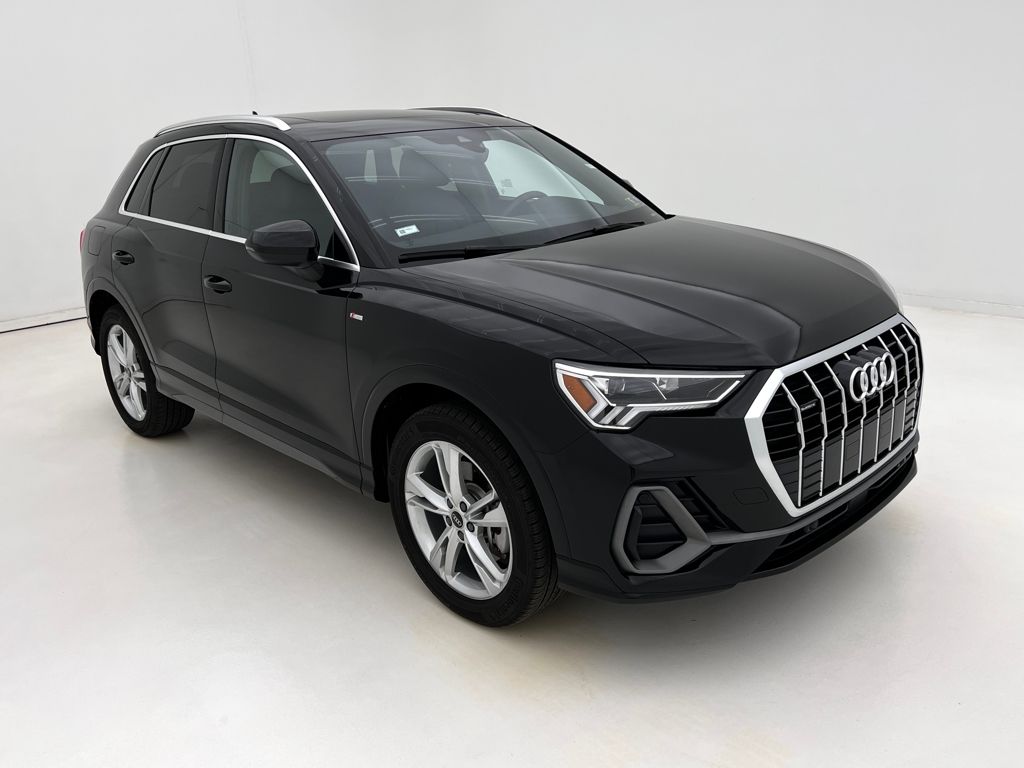 2024 Audi Q3 45 TFSI S line Premium photo 2