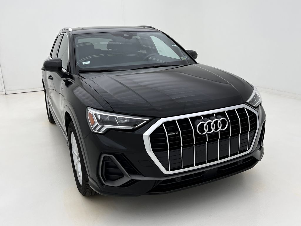 2024 Audi Q3 45 TFSI S line Premium photo 3