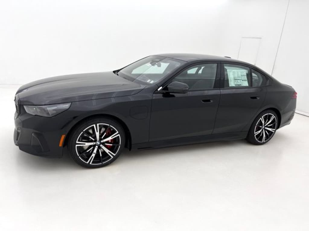 New 2027 BMW 550e xDrive Sedan