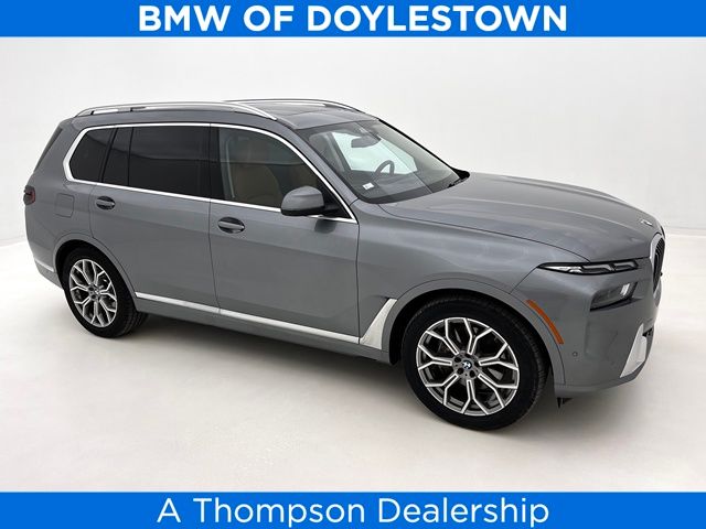 2025 BMW X7 40i's photo