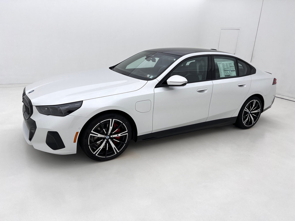 New 2027 BMW 550e xDrive Sedan
