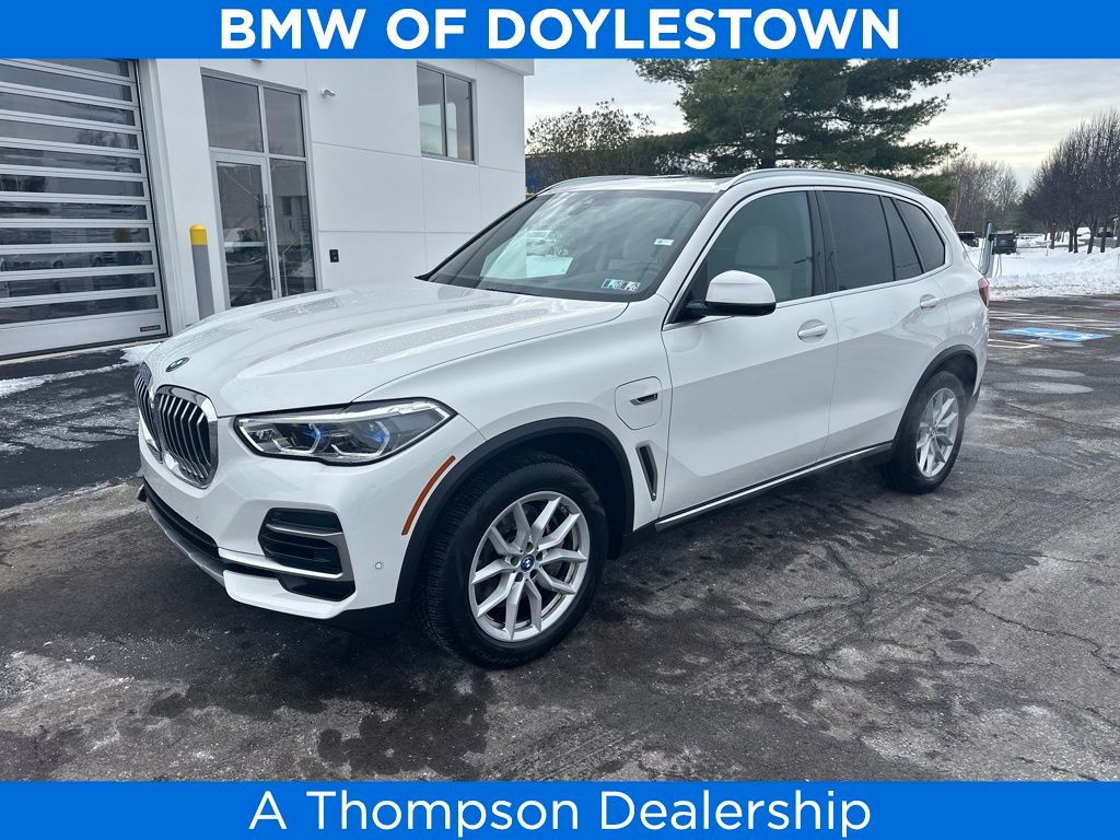 2023 BMW X5 45e's photo