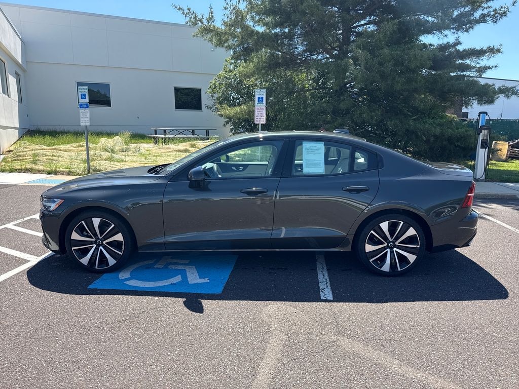 Used 2022 Volvo S60 B5 AWD Momentum Sedan