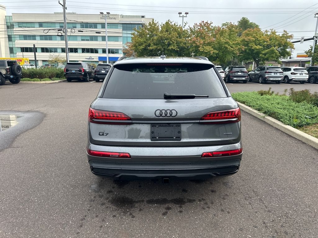 2023 Audi Q7 55 Premium Plus photo 4