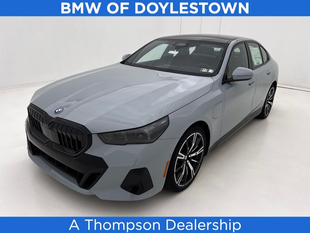 New 2027 BMW 550e xDrive Sedan