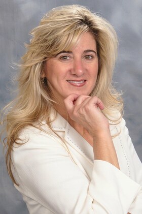 Staff member Denise Rossi from dccd24f01333