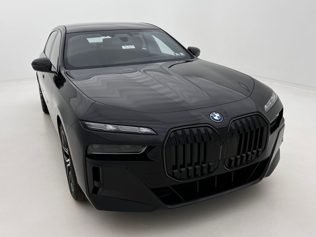 New 2026 BMW 750e xDrive Sedan