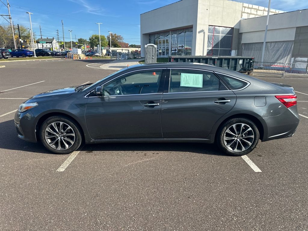 2016 Toyota Avalon XLE Premium photo 2