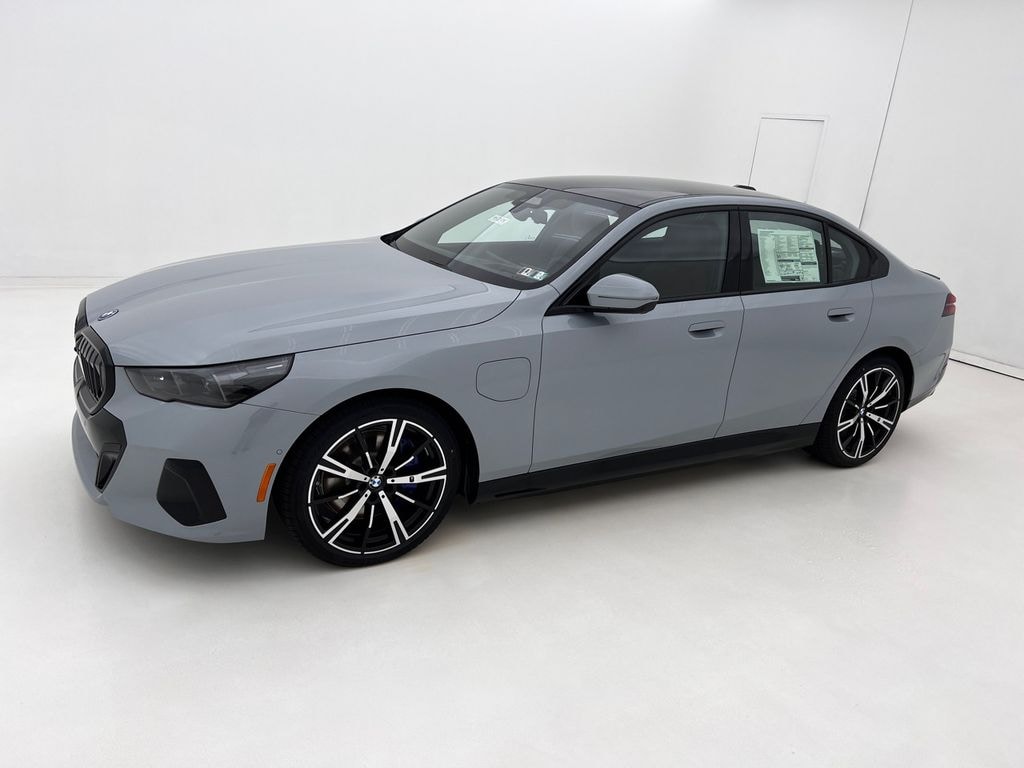 New 2027 BMW 550e xDrive Sedan