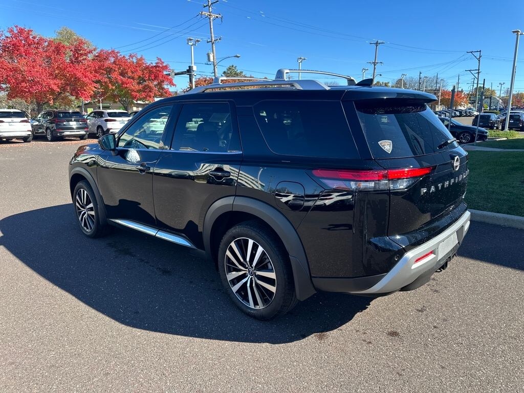 Used 2024 Nissan Pathfinder Platinum SUV