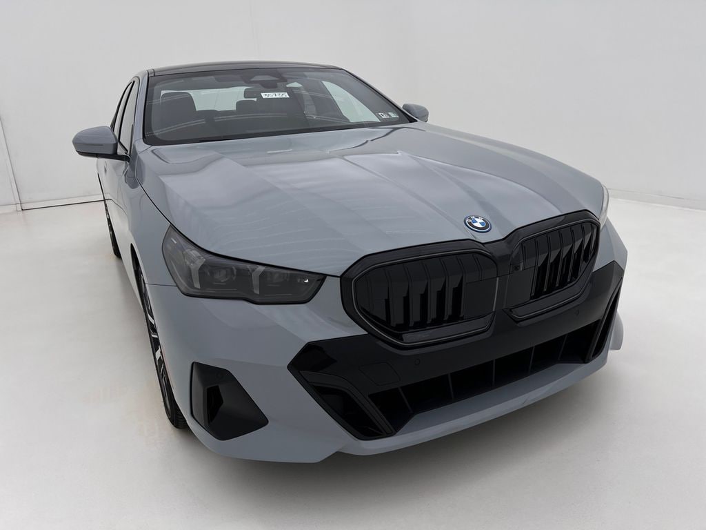 New 2027 BMW 550e xDrive Sedan