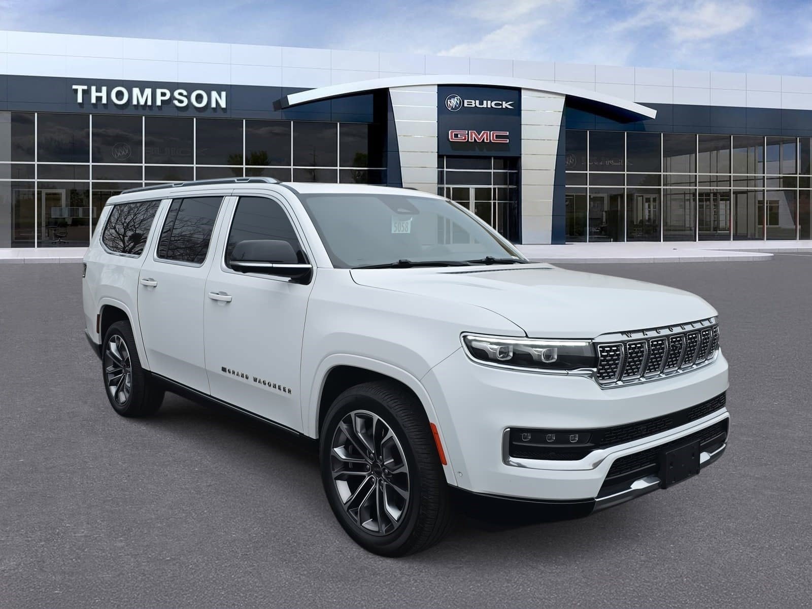 2023 Jeep Grand Wagoneer L Series III's photo