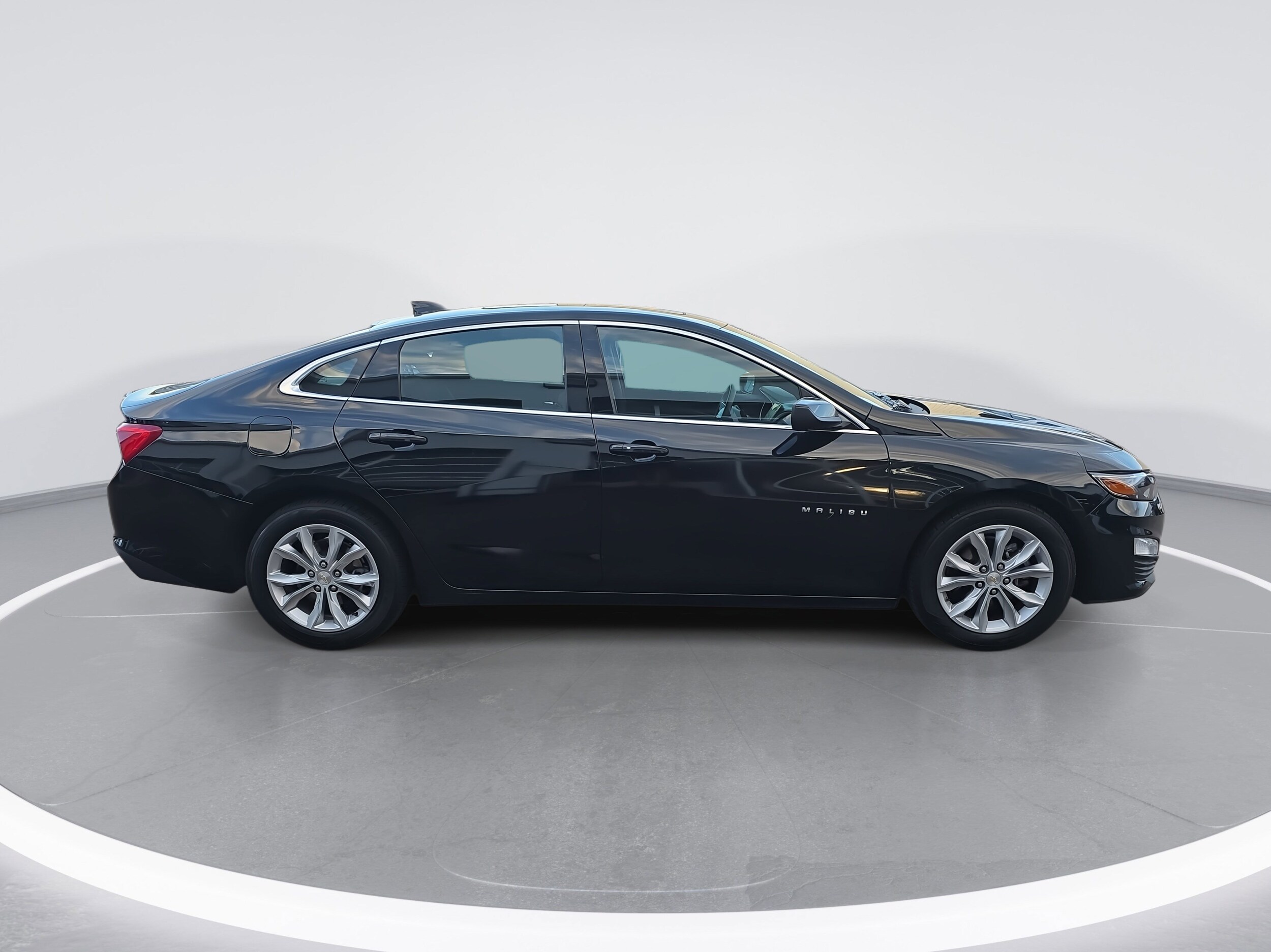 2024 Chevrolet Malibu 1LT photo 2