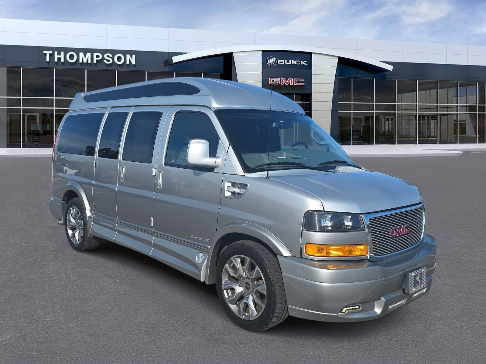 2023 GMC Savana Cargo Work Van's photo