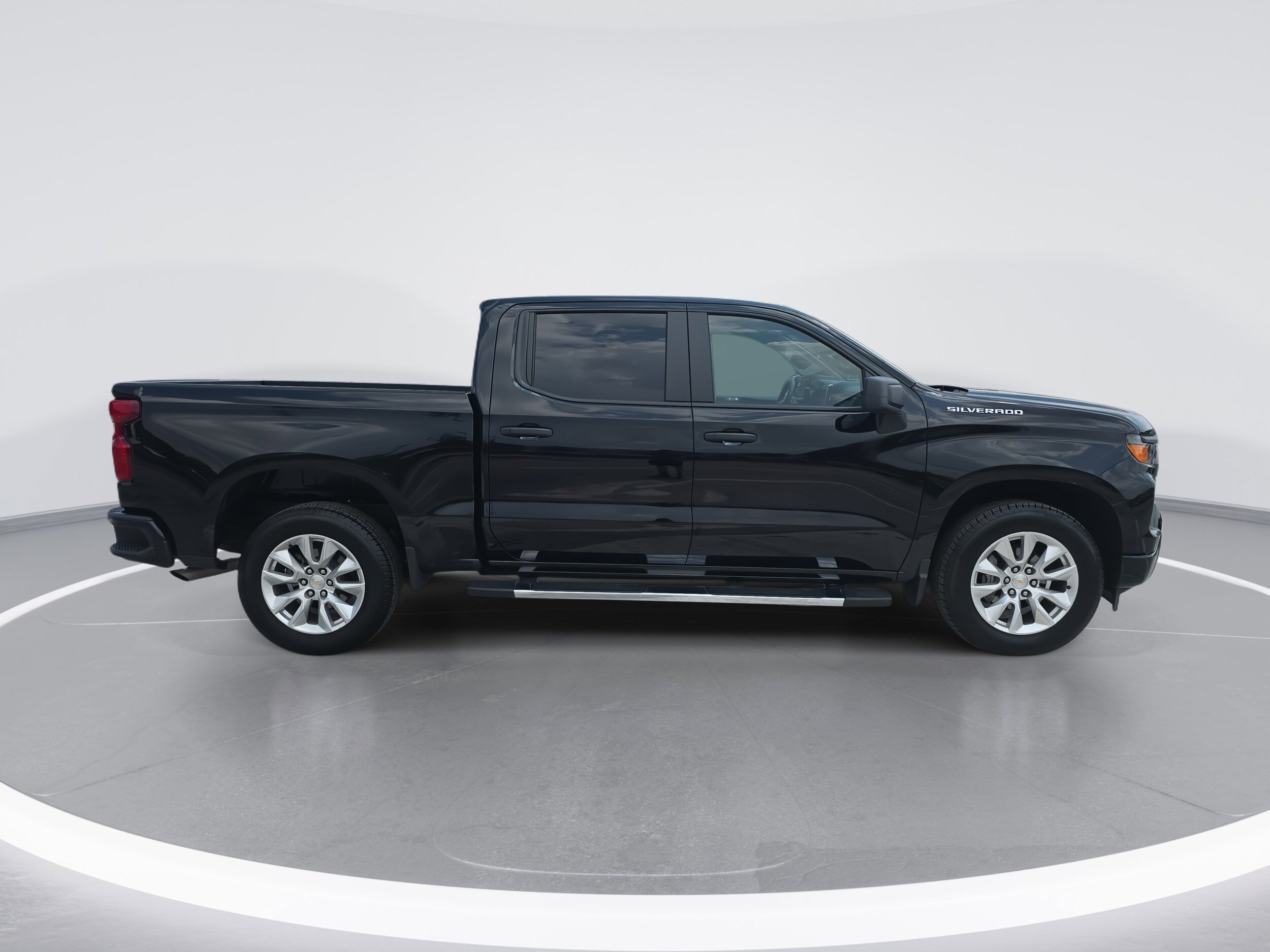 2024 Chevrolet Silverado 1500 Custom photo 2