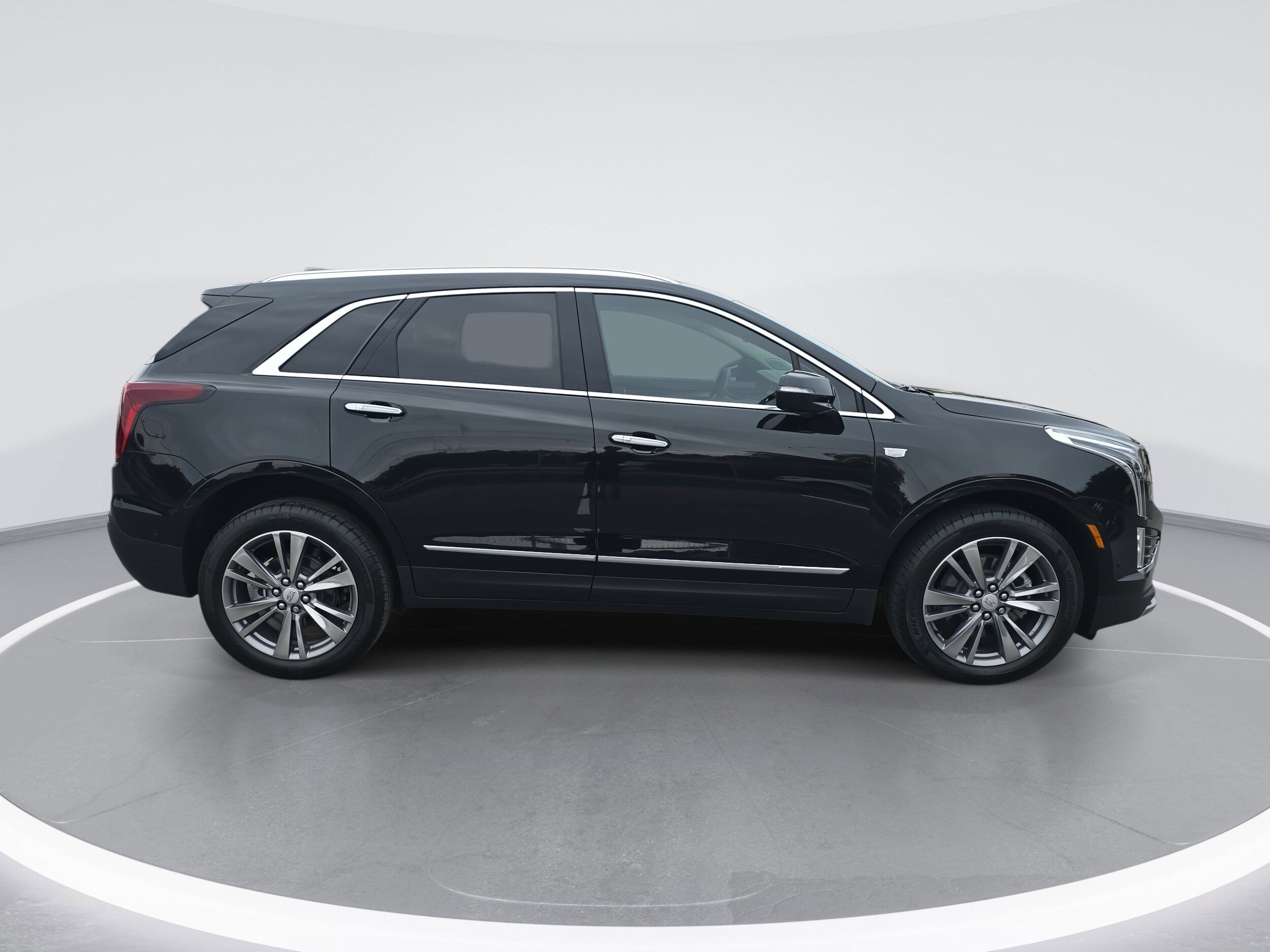 2025 Cadillac XT5 Premium Luxury photo 2