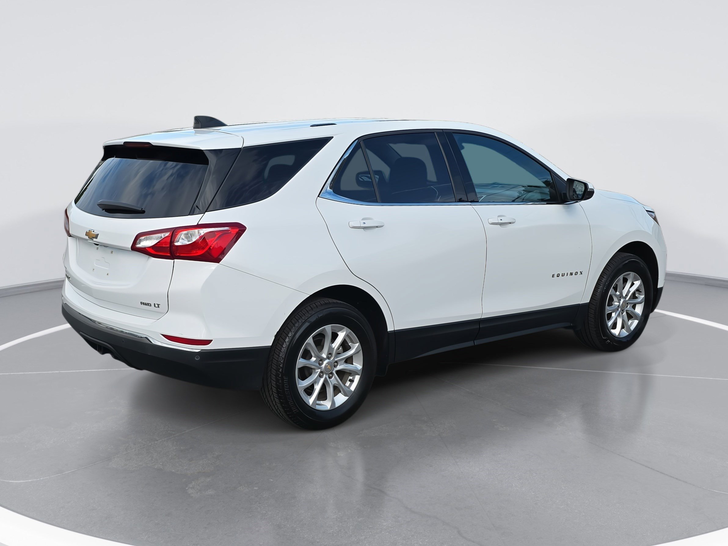 2018 Chevrolet Equinox LT photo 3