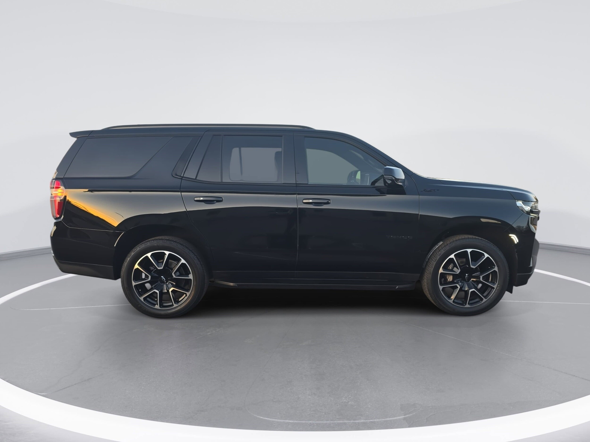 2022 Chevrolet Tahoe RST photo 2
