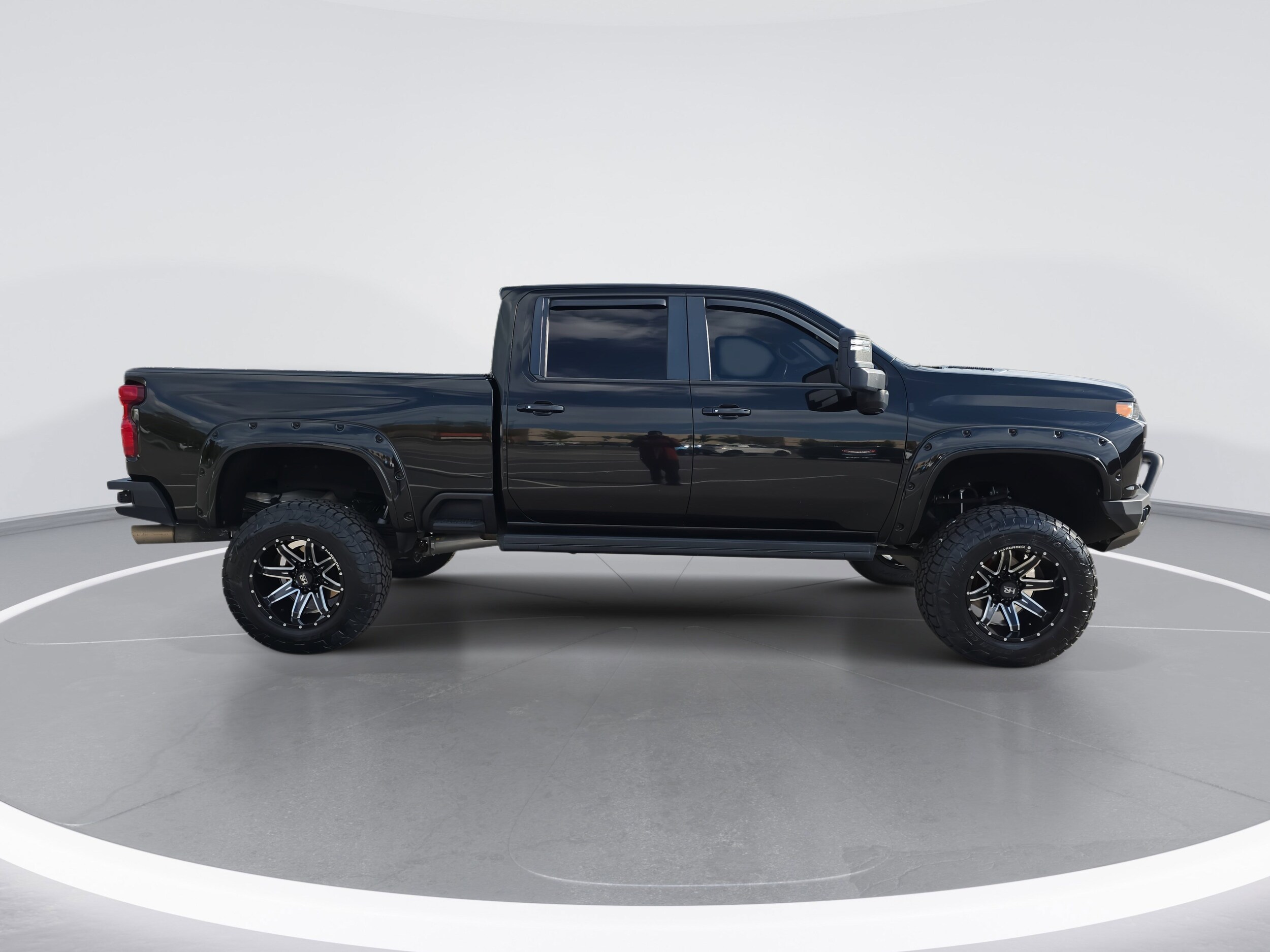 2020 Chevrolet Silverado LT photo 2