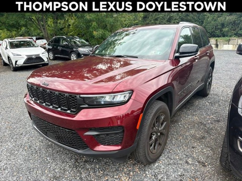 Used 2025 Jeep Grand Cherokee Laredo SUV