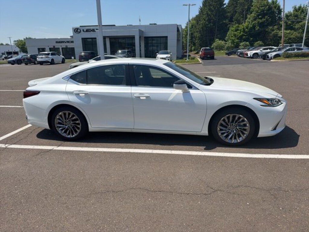 Certified 2025 Lexus ES 300h Luxury Sedan