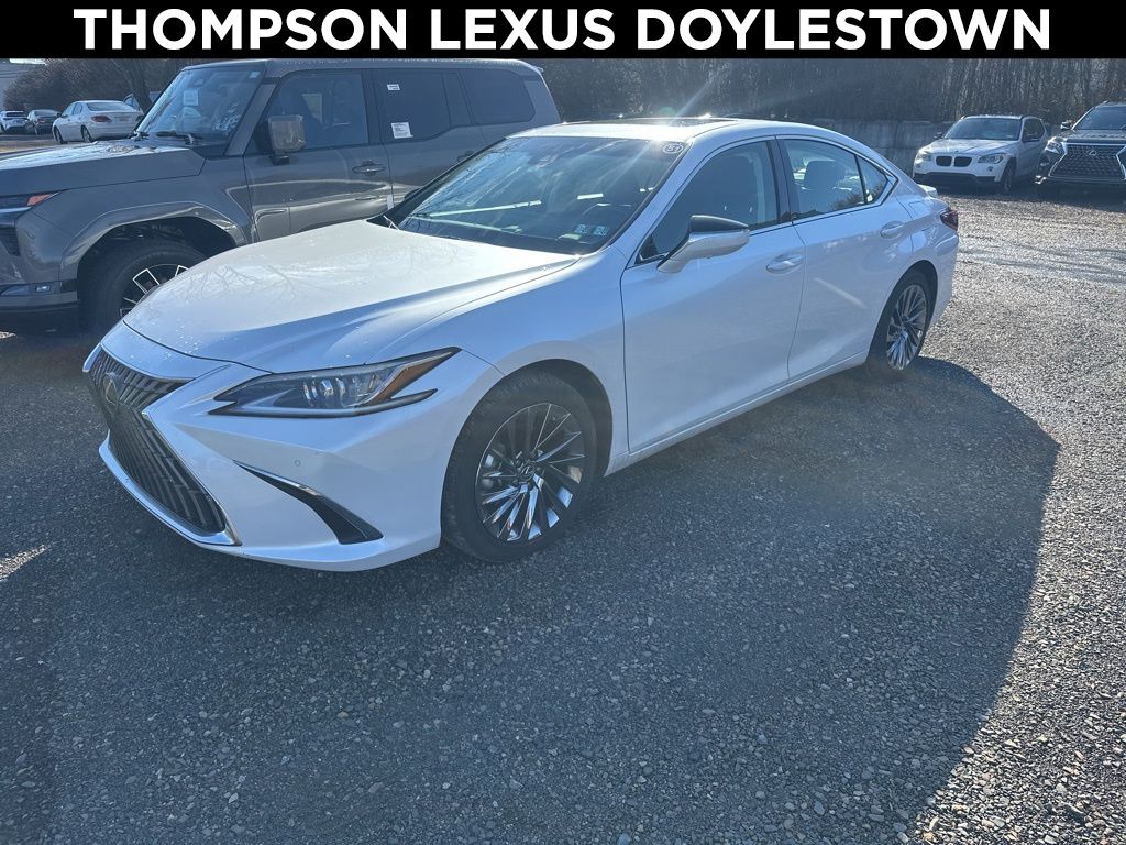 2025 Lexus ES Base's photo