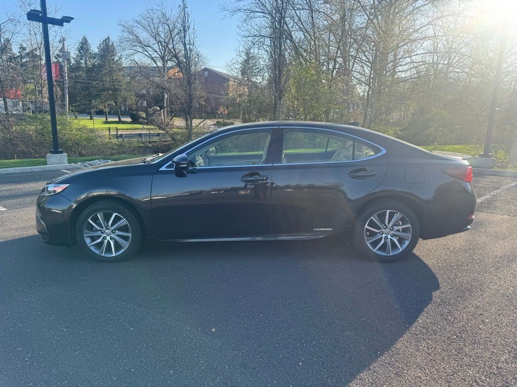 Used 2016 Lexus ES 300h Sedan