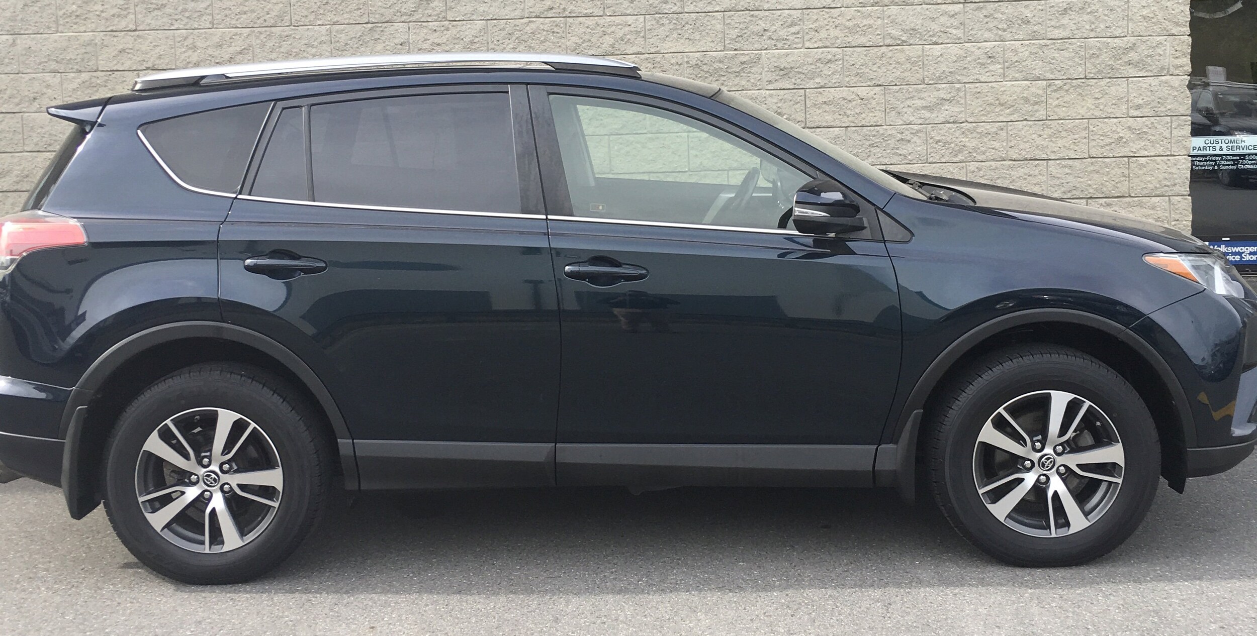 2018 Toyota RAV4 Adventure XLE photo 2