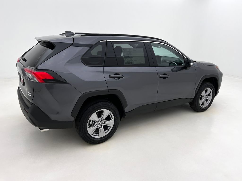 2025 Toyota RAV4 XLE photo 2