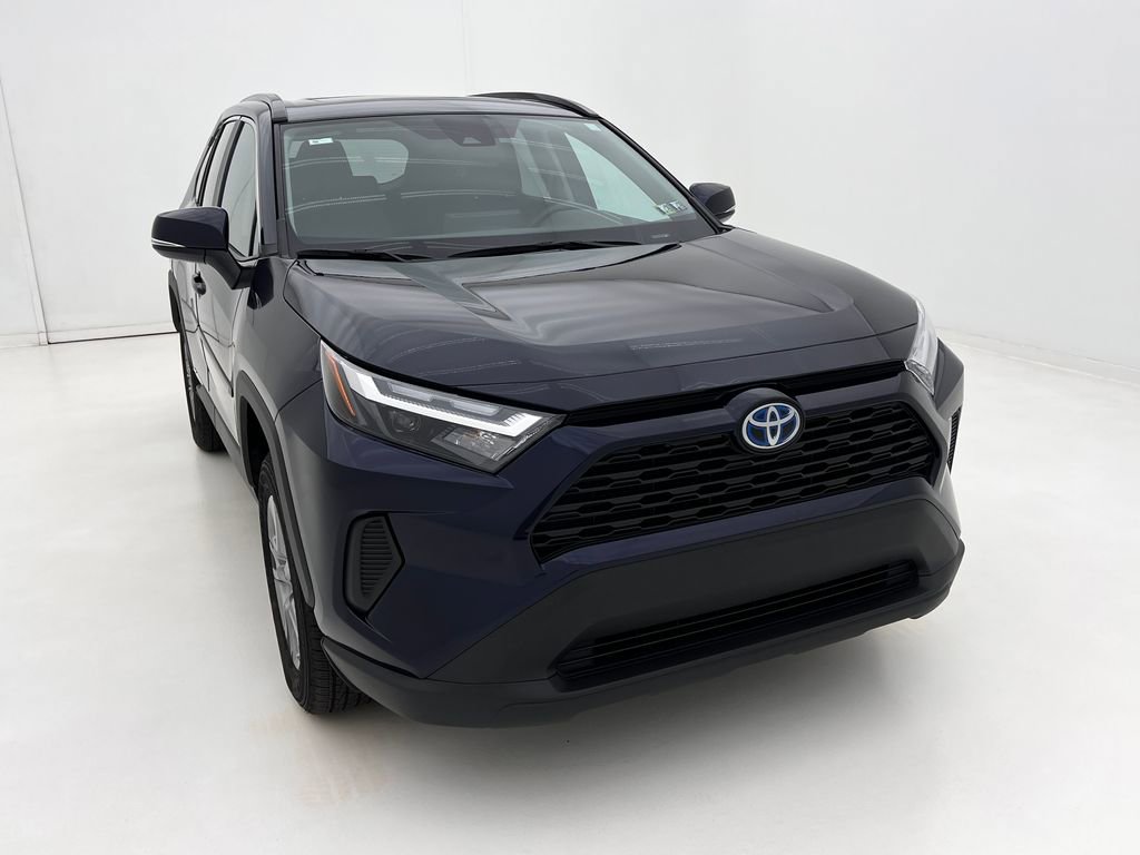 2024 Toyota RAV4 Hybrid XLE photo 3