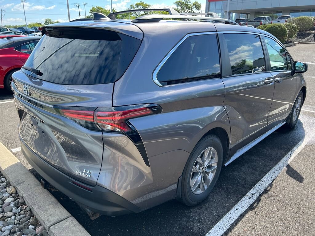 Used 2022 Toyota Sienna LE Van Passenger Van