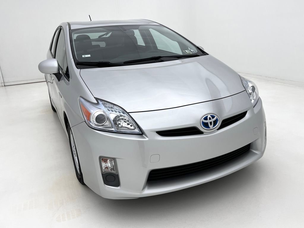 2010 Toyota Prius Four photo 3