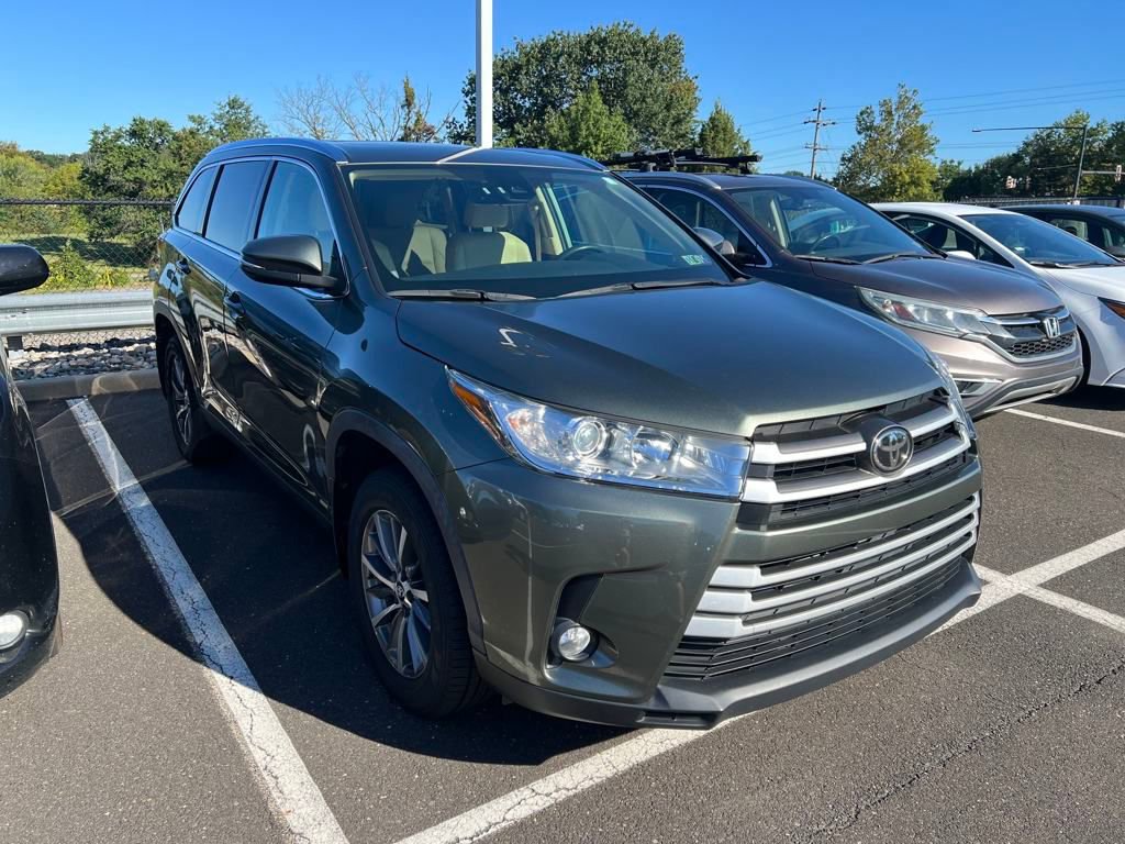 2019 Toyota Highlander XLE photo 2