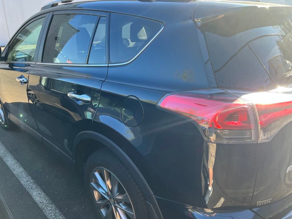 2017 Toyota RAV4 Limited photo 4