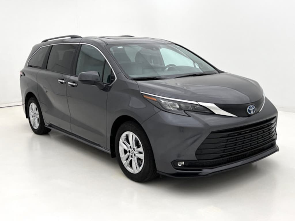 Used 2025 Toyota Sienna XLE Van Passenger Van