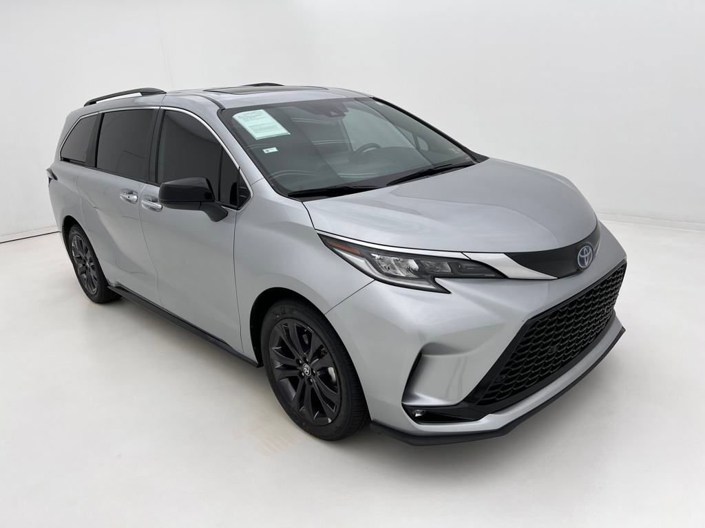 2024 Toyota Sienna XSE photo 2