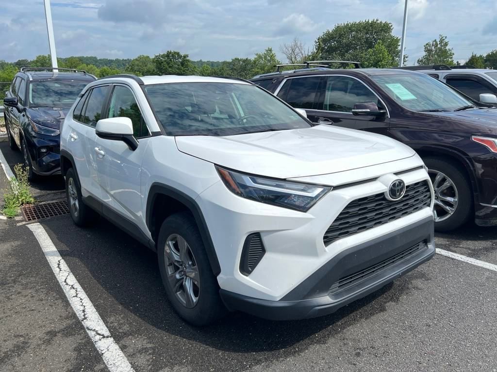 Used 2022 Toyota RAV4 XLE with VIN 2T3P1RFV7NC256806 for sale in Kansas City