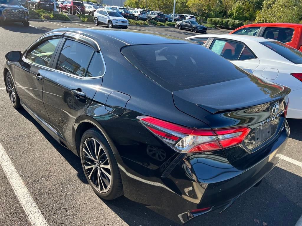 2018 Toyota Camry SE photo 4