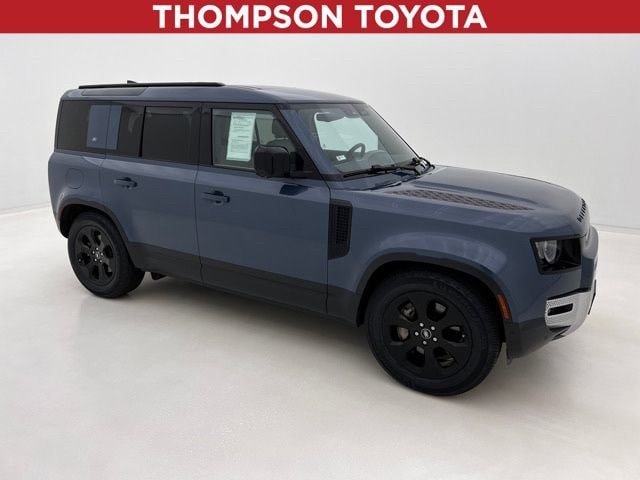 2023 Land Rover Defender SE's photo