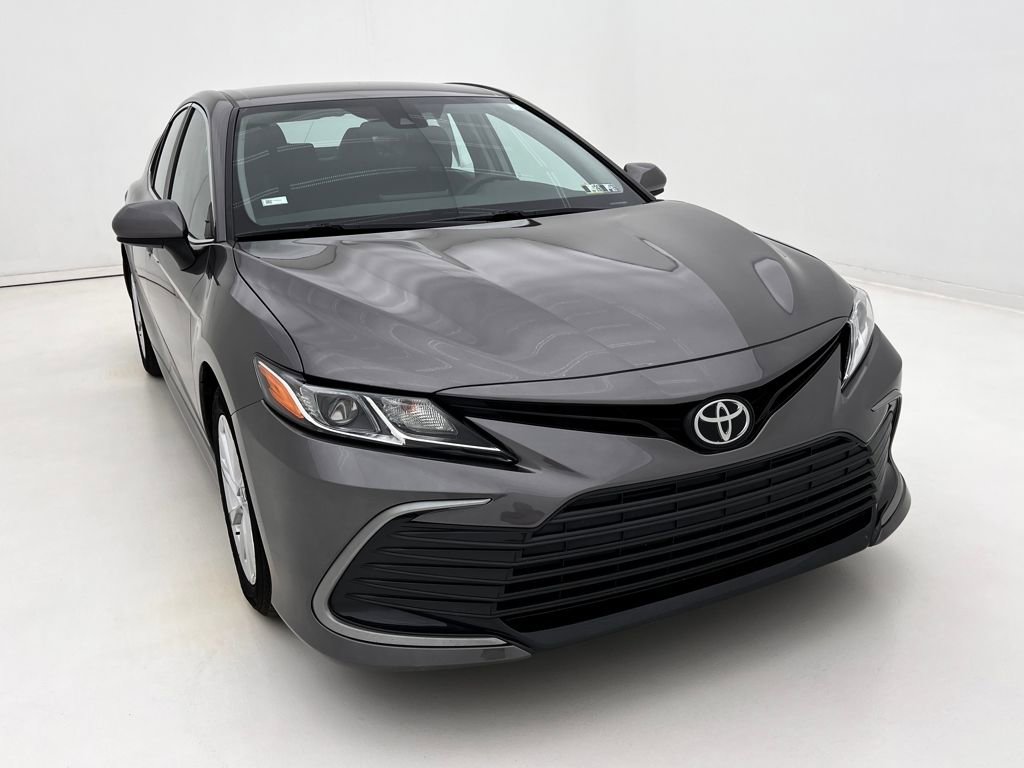 2022 Toyota Camry LE photo 3