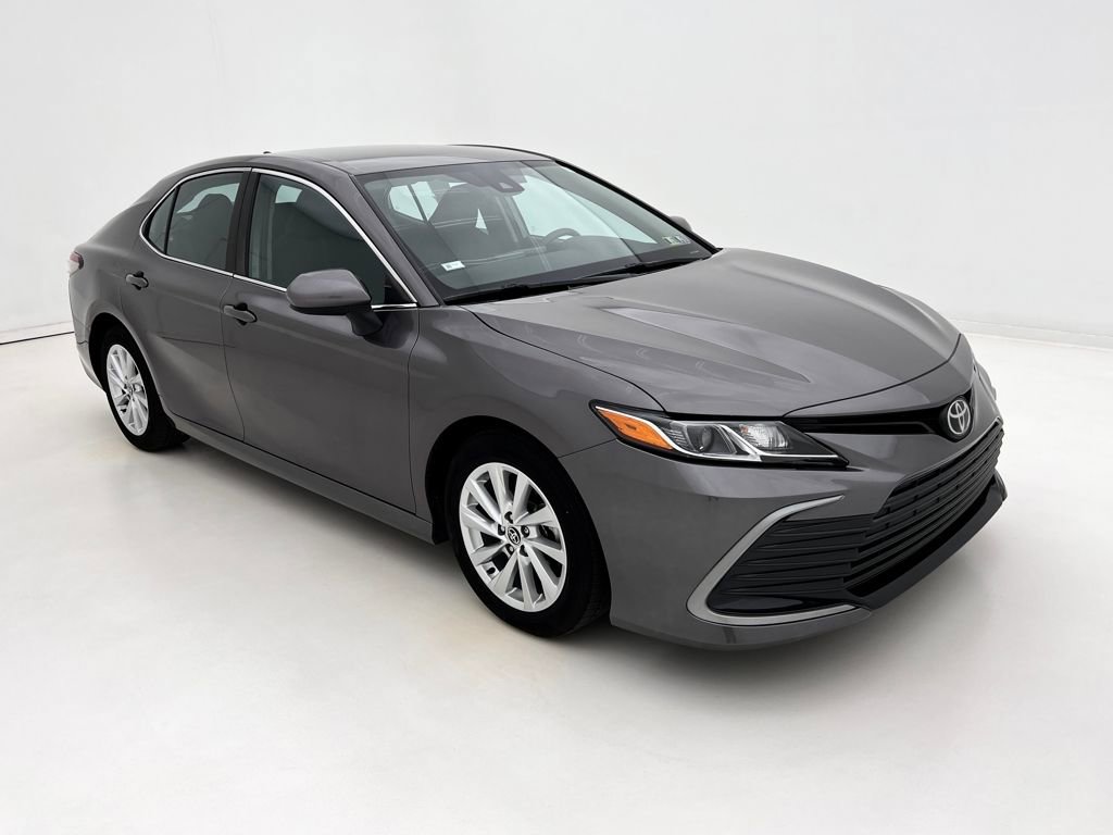2022 Toyota Camry LE photo 2