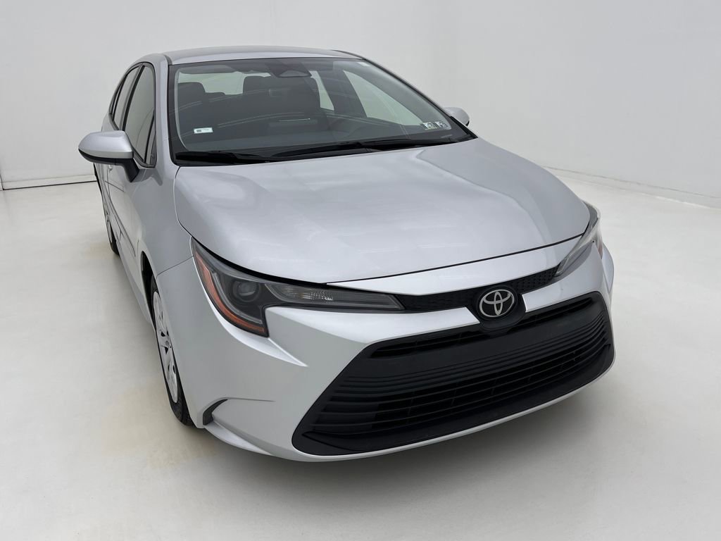 2023 Toyota Corolla LE photo 3