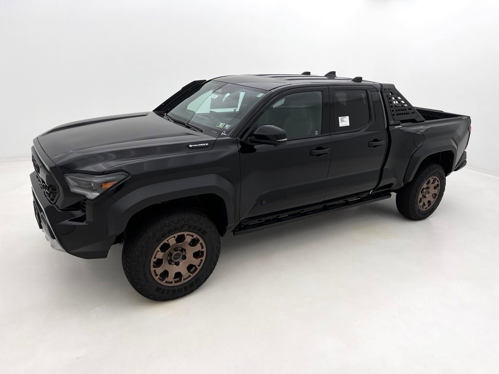 2025 Toyota Tacoma Trailhunter photo 2