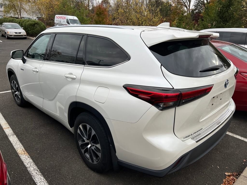 Used 2021 Toyota Highlander Hybrid XLE SUV