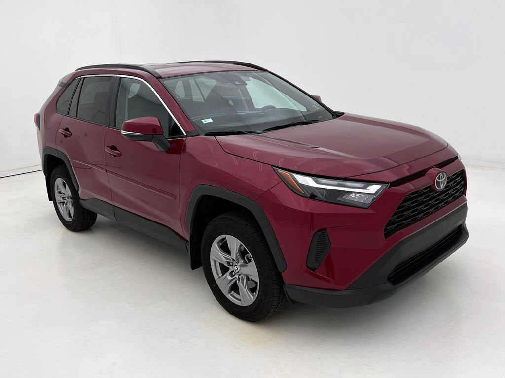 2024 Toyota RAV4 XLE photo 2
